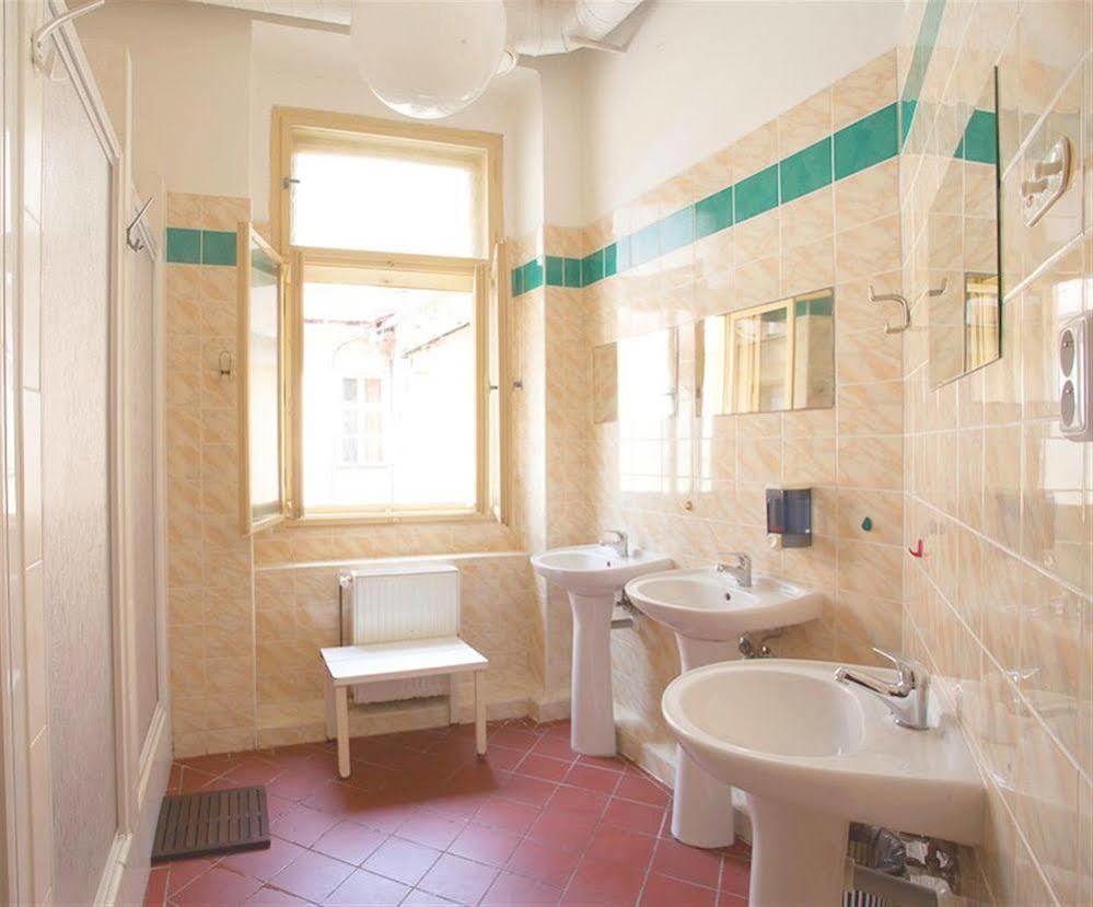 Travellers Hostel Praha Zewnętrze zdjęcie